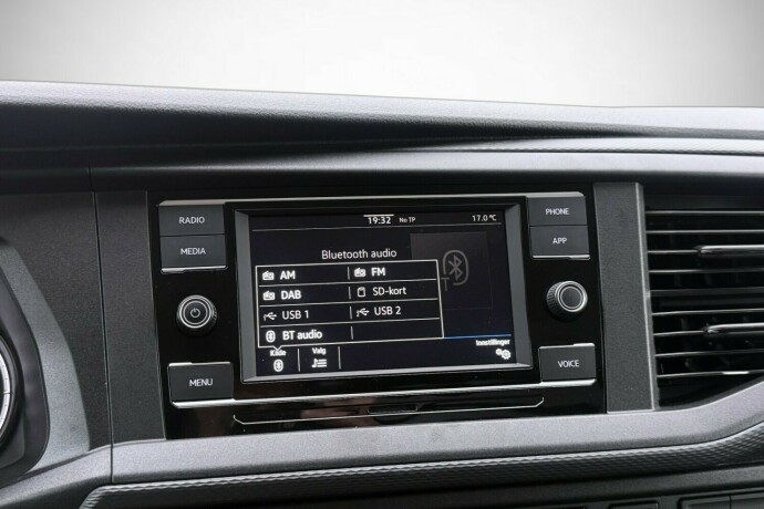 volkswagen-transporter-diesel-2021-big-28