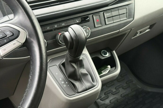 volkswagen-transporter-diesel-2021-big-21