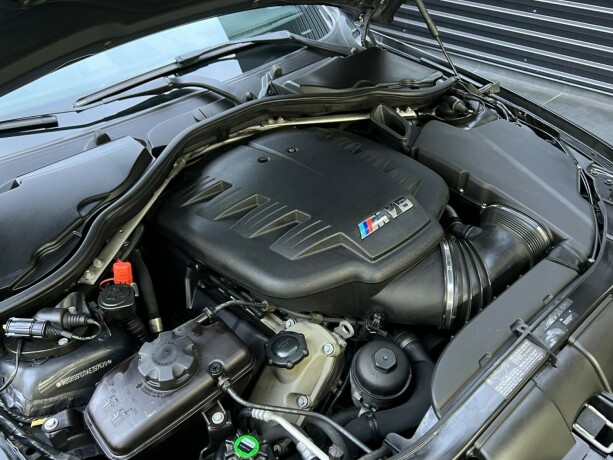 bmw-m3-bensin-2010-big-17