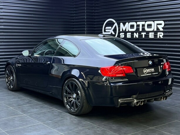 bmw-m3-bensin-2010-big-2
