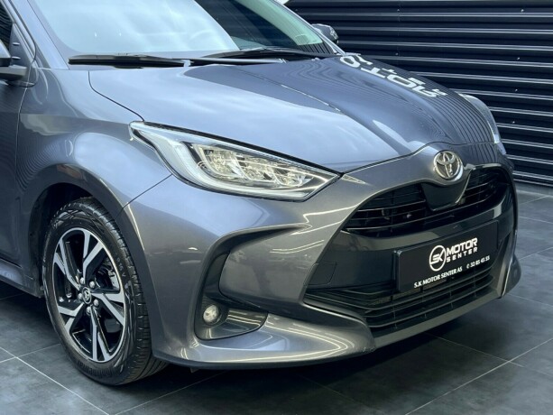 toyota-yaris-elektrisitetbensin-2024-big-2