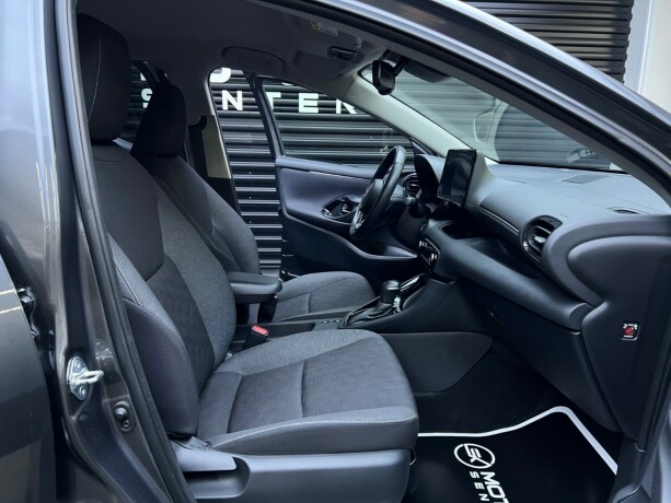 toyota-yaris-elektrisitetbensin-2024-big-25