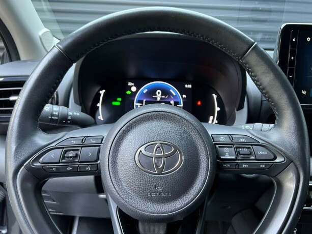 toyota-yaris-elektrisitetbensin-2024-big-12
