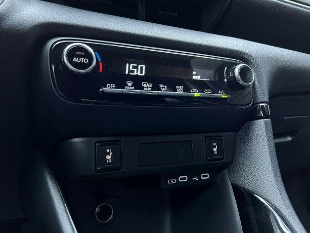 toyota-yaris-elektrisitetbensin-2024-big-20