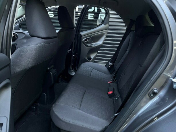 toyota-yaris-elektrisitetbensin-2024-big-26