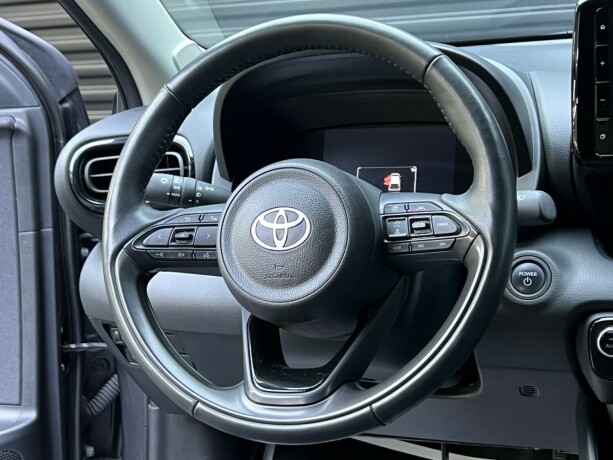 toyota-yaris-elektrisitetbensin-2024-big-11