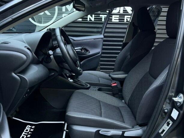 toyota-yaris-elektrisitetbensin-2024-big-24