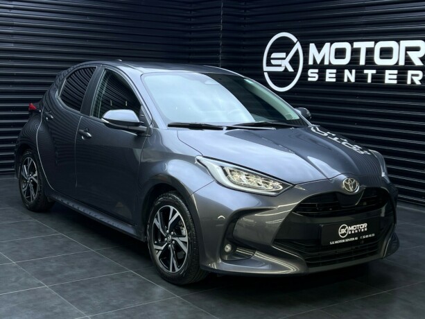 toyota-yaris-elektrisitetbensin-2024-big-0