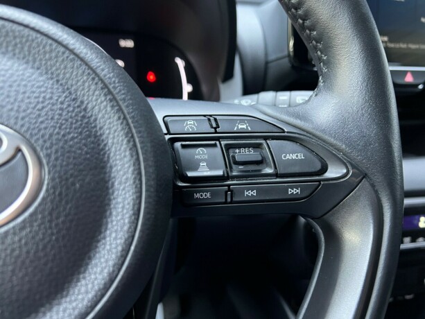 toyota-yaris-elektrisitetbensin-2024-big-13