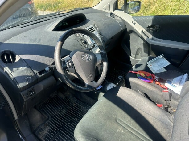 toyota-yaris-diesel-2007-big-3