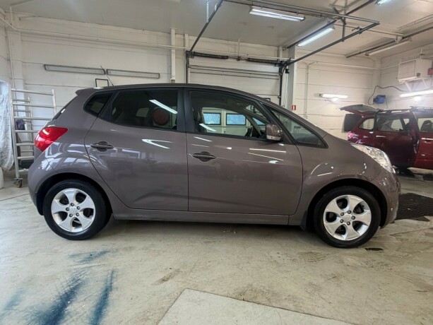kia-venga-bensin-2011-big-6