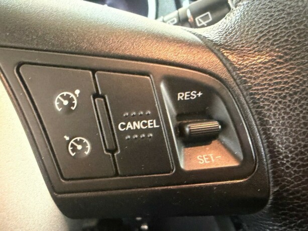 kia-venga-bensin-2011-big-21