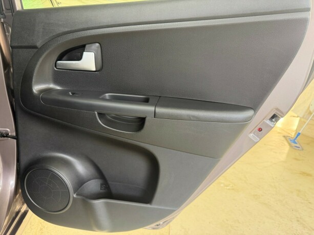 kia-venga-bensin-2011-big-14