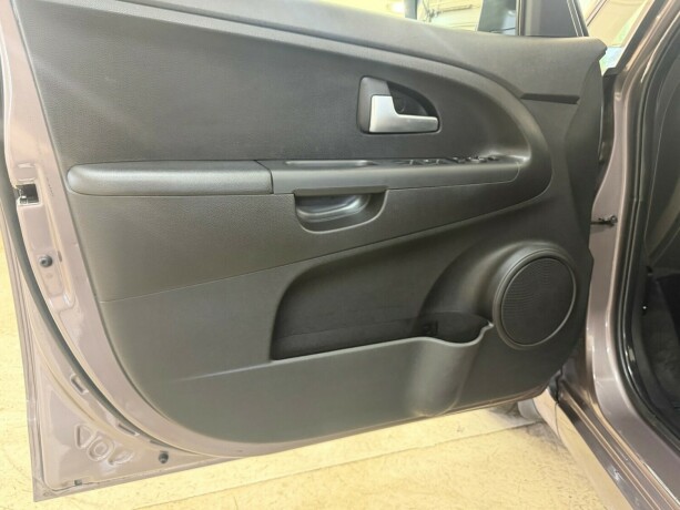 kia-venga-bensin-2011-big-9