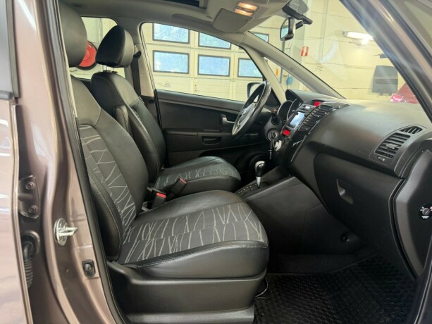 kia-venga-bensin-2011-big-17