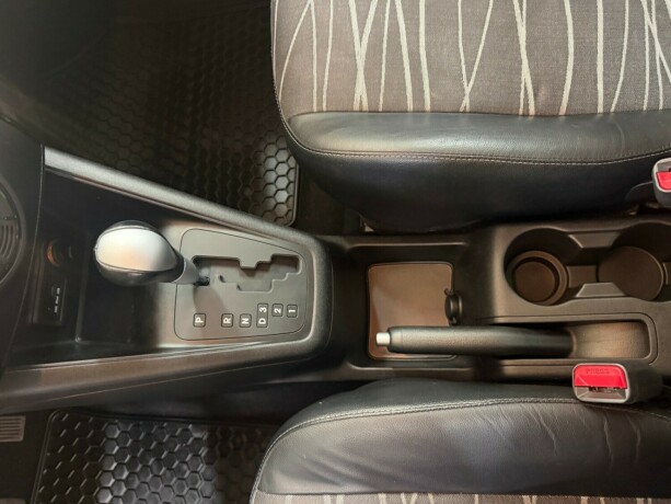 kia-venga-bensin-2011-big-22