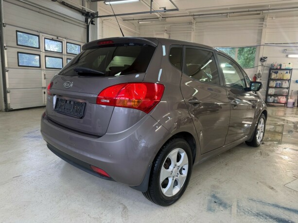 kia-venga-bensin-2011-big-5