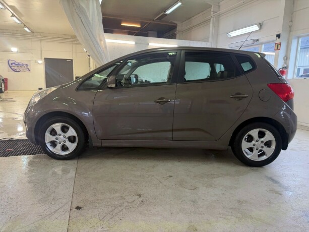 kia-venga-bensin-2011-big-2