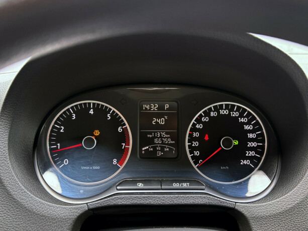 volkswagen-polo-bensin-2010-big-10