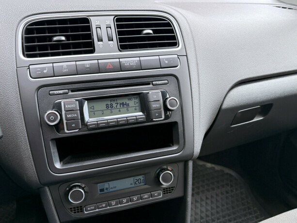 volkswagen-polo-bensin-2010-big-7