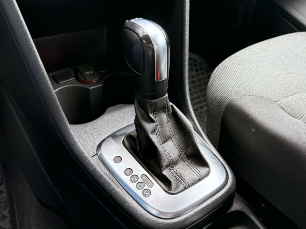 volkswagen-polo-bensin-2010-big-8