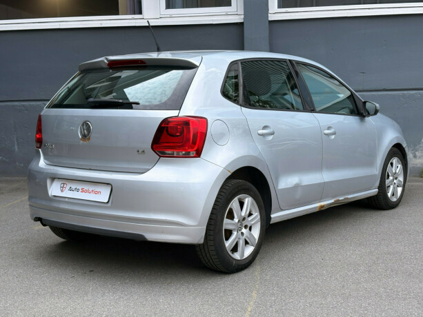 volkswagen-polo-bensin-2010-big-1