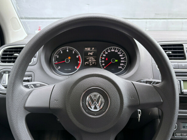 volkswagen-polo-bensin-2010-big-9