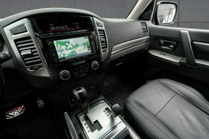 mitsubishi-pajero-diesel-2016-big-20