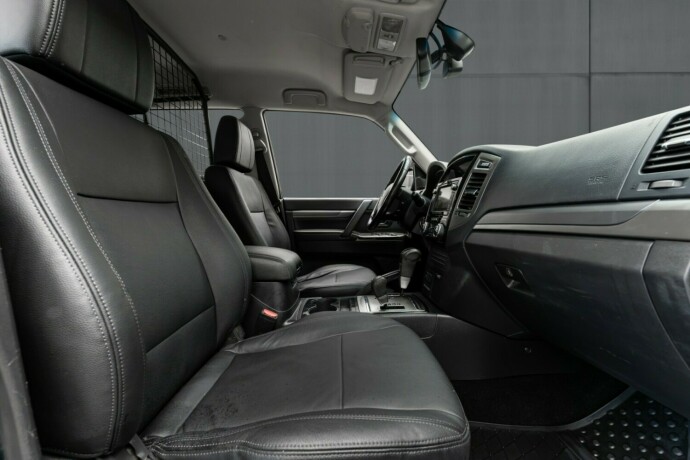 mitsubishi-pajero-diesel-2016-big-32