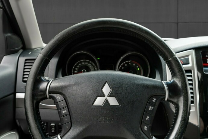 mitsubishi-pajero-diesel-2016-big-15