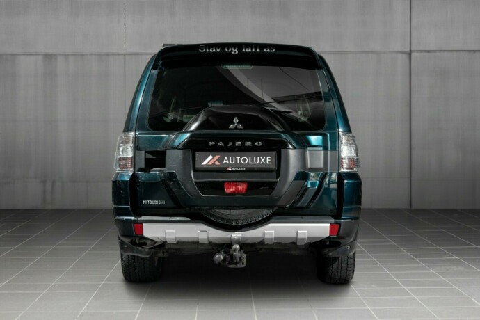 mitsubishi-pajero-diesel-2016-big-8
