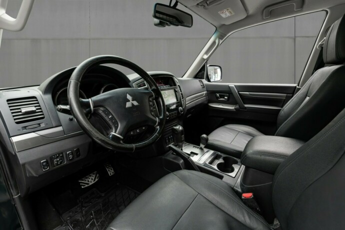 mitsubishi-pajero-diesel-2016-big-14