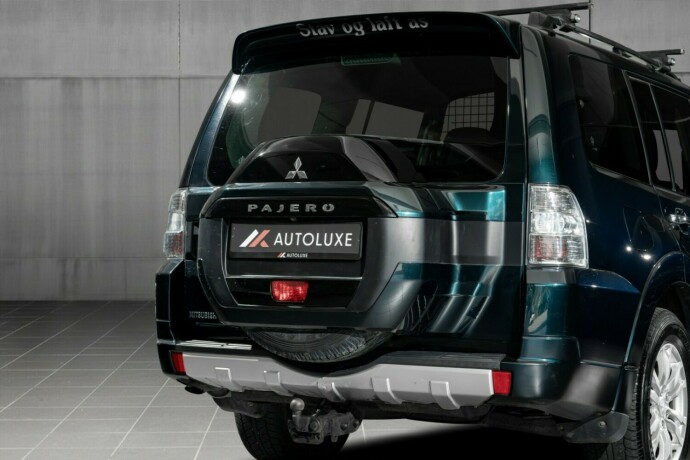 mitsubishi-pajero-diesel-2016-big-6