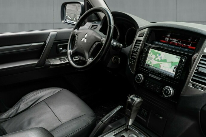 mitsubishi-pajero-diesel-2016-big-34