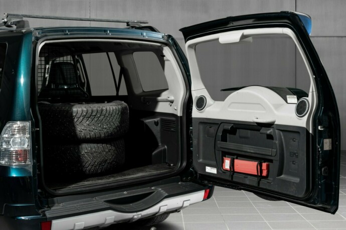 mitsubishi-pajero-diesel-2016-big-10
