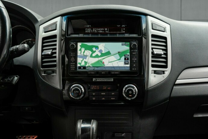 mitsubishi-pajero-diesel-2016-big-22