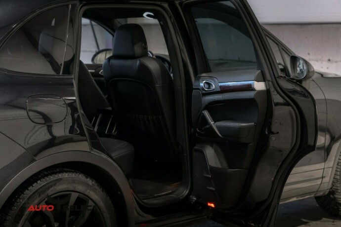 porsche-cayenne-diesel-2013-big-16