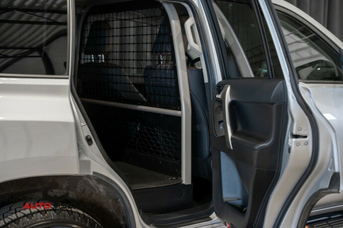 toyota-land-cruiser-diesel-2017-big-16