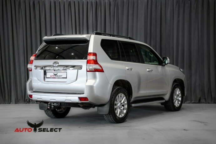 toyota-land-cruiser-diesel-2017-big-13