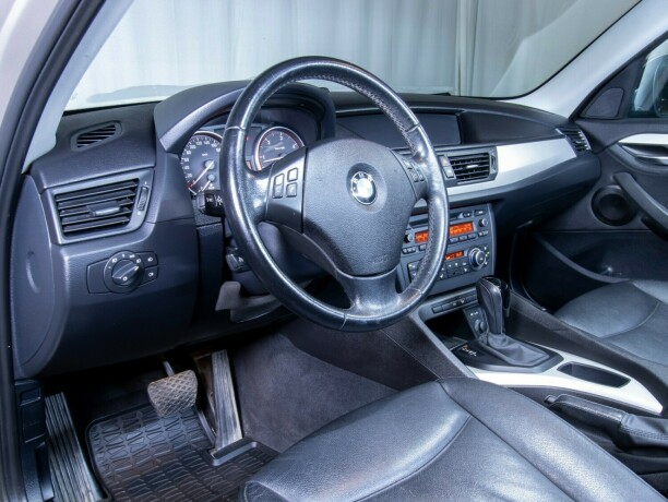 bmw-x1-diesel-2011-big-35