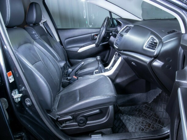 suzuki-sx4-s-cross-bensin-2013-big-46