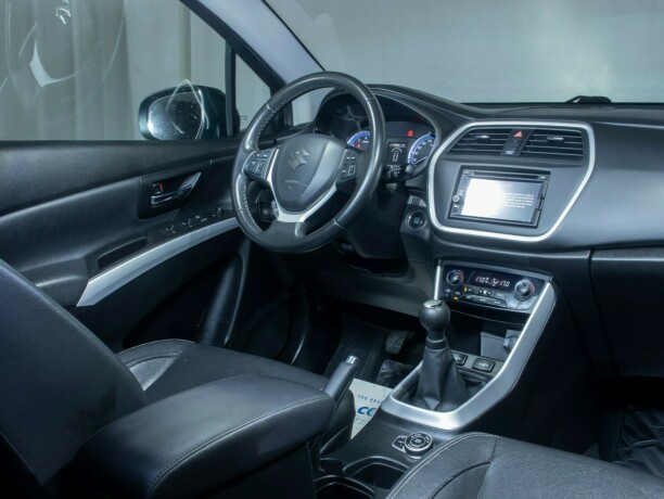 suzuki-sx4-s-cross-bensin-2013-big-15
