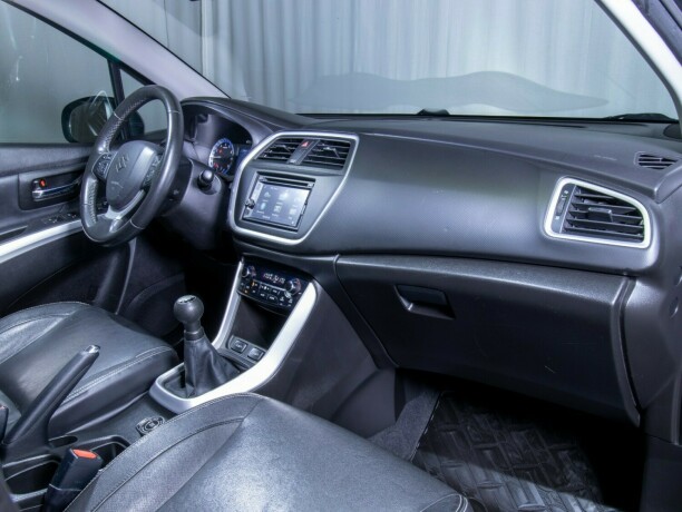 suzuki-sx4-s-cross-bensin-2013-big-45
