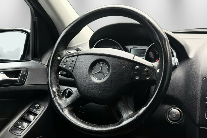mercedes-benz-ml63-bensin-2007-big-17