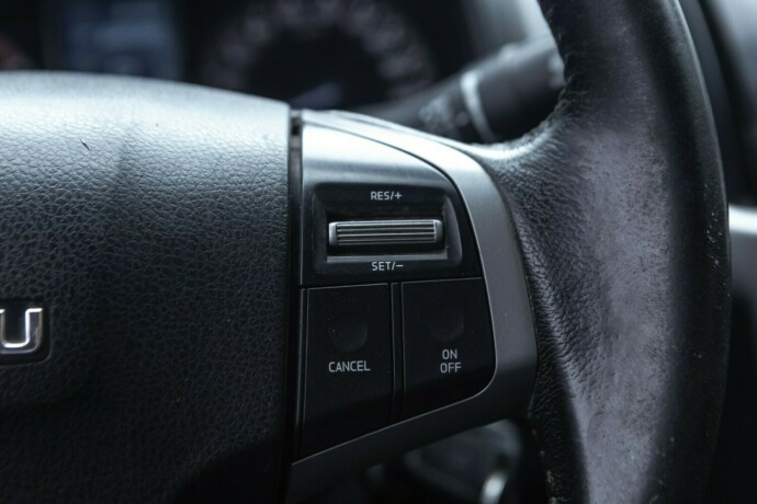 isuzu-d-max-diesel-2015-big-15