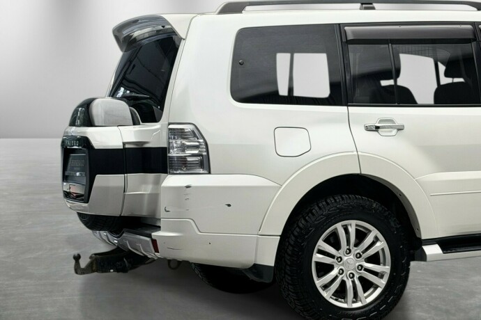 mitsubishi-pajero-diesel-2017-big-6