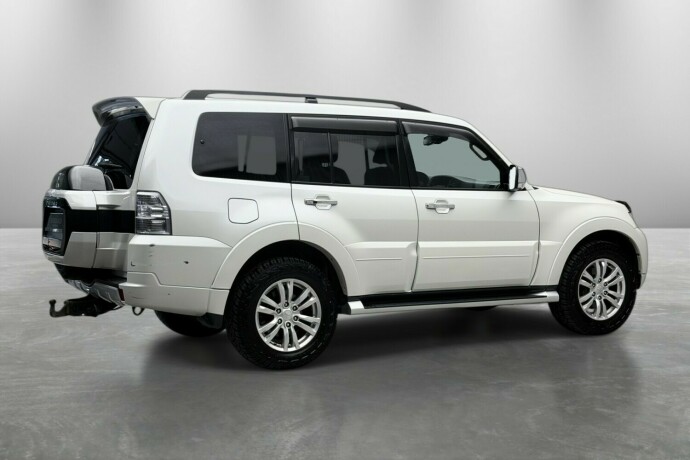 mitsubishi-pajero-diesel-2017-big-5