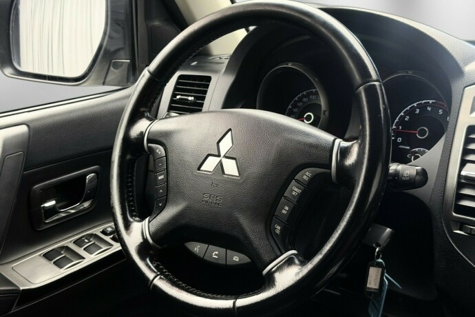 mitsubishi-pajero-diesel-2017-big-17