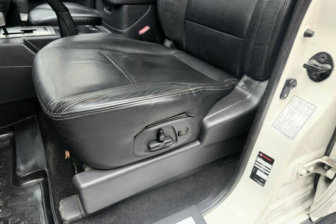 mitsubishi-pajero-diesel-2017-big-13