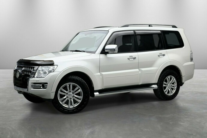 mitsubishi-pajero-diesel-2017-big-0
